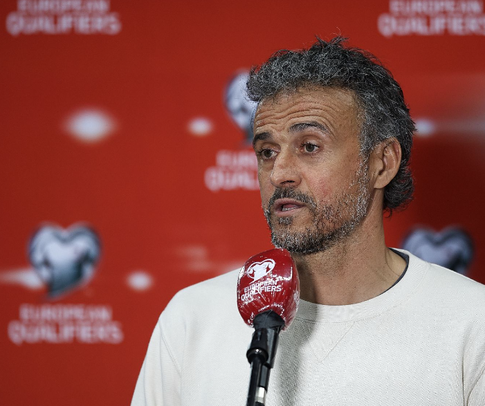 欧冠1/8决赛前夕：恩里克谈巴黎圣日耳曼赛前备战与对手剖析